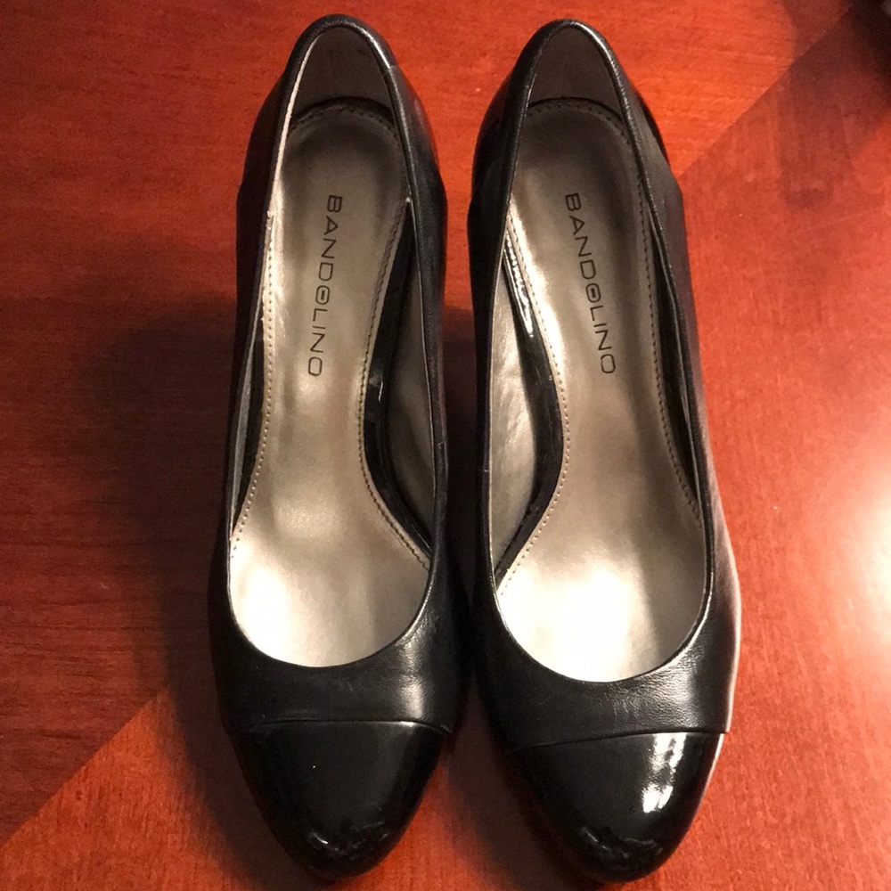 Bandolino leather and patrol pumps
